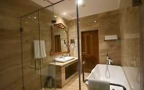 Araliya Red - Budget Friendly Hotel- Where You Find Stunning 360 Panoramic View Of Nuwara Eliya